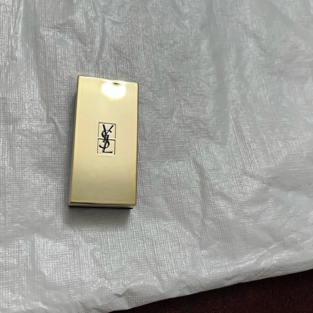 Ives Saint Laurent eyeshadow